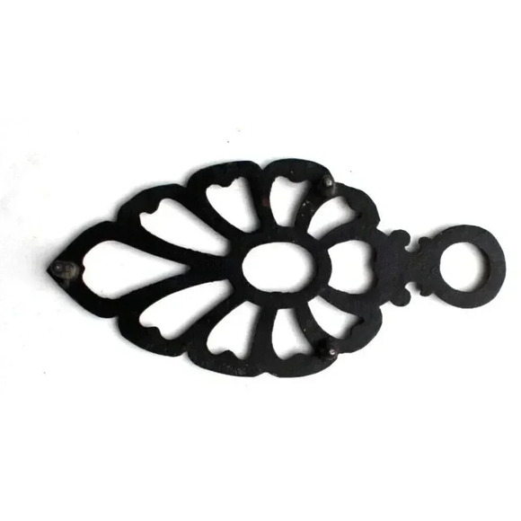 Vintage ORNATE Black Cast Iron Trivet Hot Plate Dew Drop Footed Japan - Picture 2 of 2